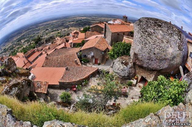 Посмотреть новость Деревня Монсанто в Португалии