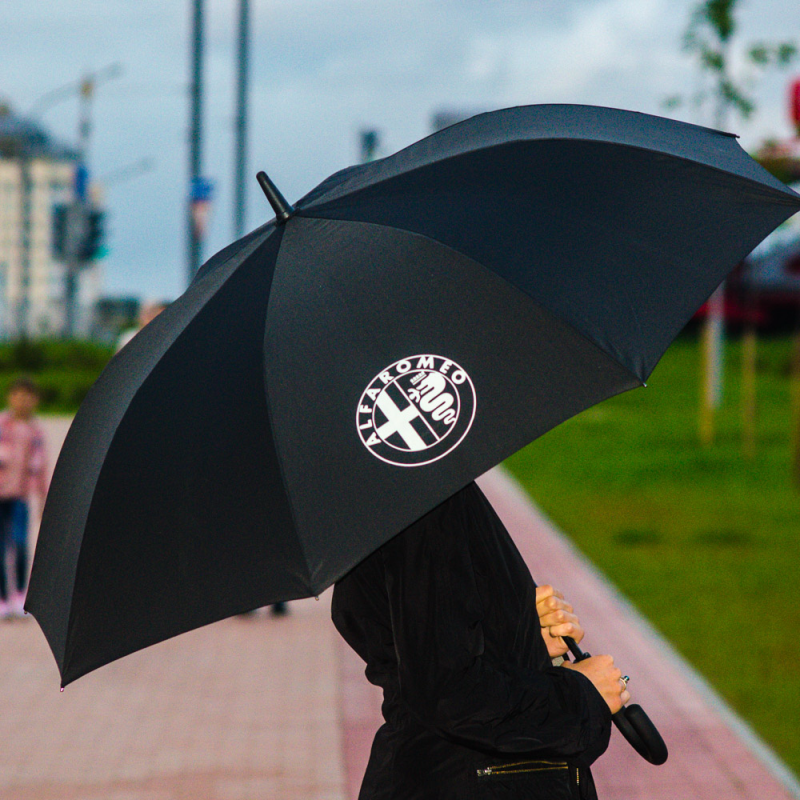 Зонты с логотипами: преимущества, критерии выбора