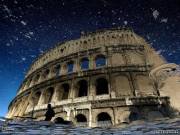 Колизей отражается в луже после прошедшего дождя, Рим.