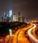Куала-Лумпур— столица Малайзии. Город расположен на юго-западе полуострова Малакка в низкогорной долине у слияния рек Кланг и Гомбак.