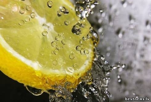 Посмотреть новость 7 плюсов от воды с лимонным соком