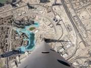 Фото с самого высокого здания мира — небоскреба Бурдж-Халифа, Дубаи. Его высота 828 метров (164 этажа).