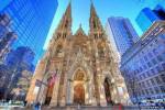 Среди сотен небоскрёбов в центре Нью-Йорка можно обнаружить и Собор Святого Патрика.